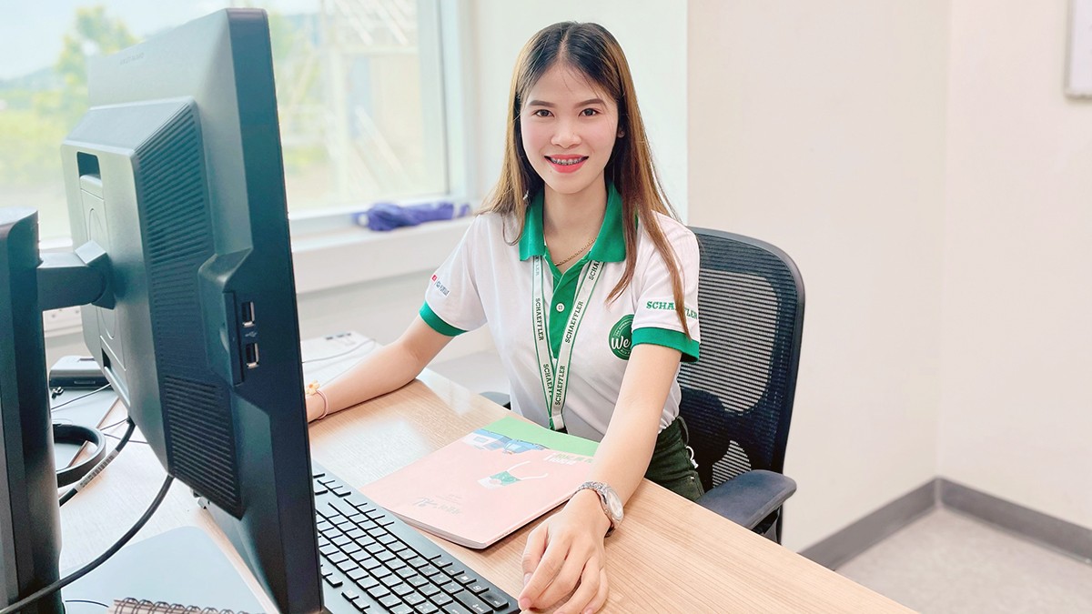 นางสาวเกสร กองทอง นักศึกษาฝึกงานวิทยาลัยเทคนิคบ้านค่าย ขณะนี้เป็นผู้ประสานงานด้านการเงิน 